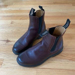 Size 8 M Blundstones Dress Style #068